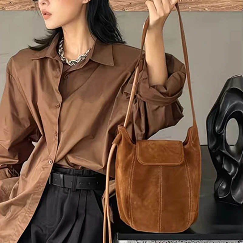 Frosted Suede Bucket Bag Pumpk - Interior Design High End recension och pris
